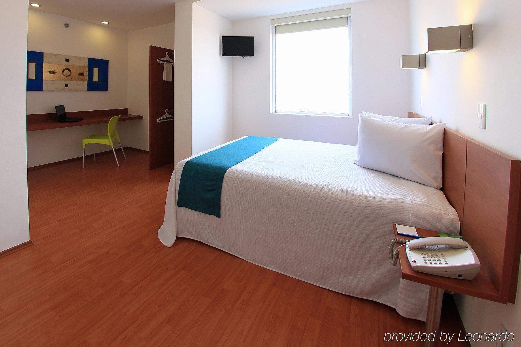 วัน เกเรตาโร ไอโรปวยร์โต Hotel El Coyote ภายนอก รูปภาพ